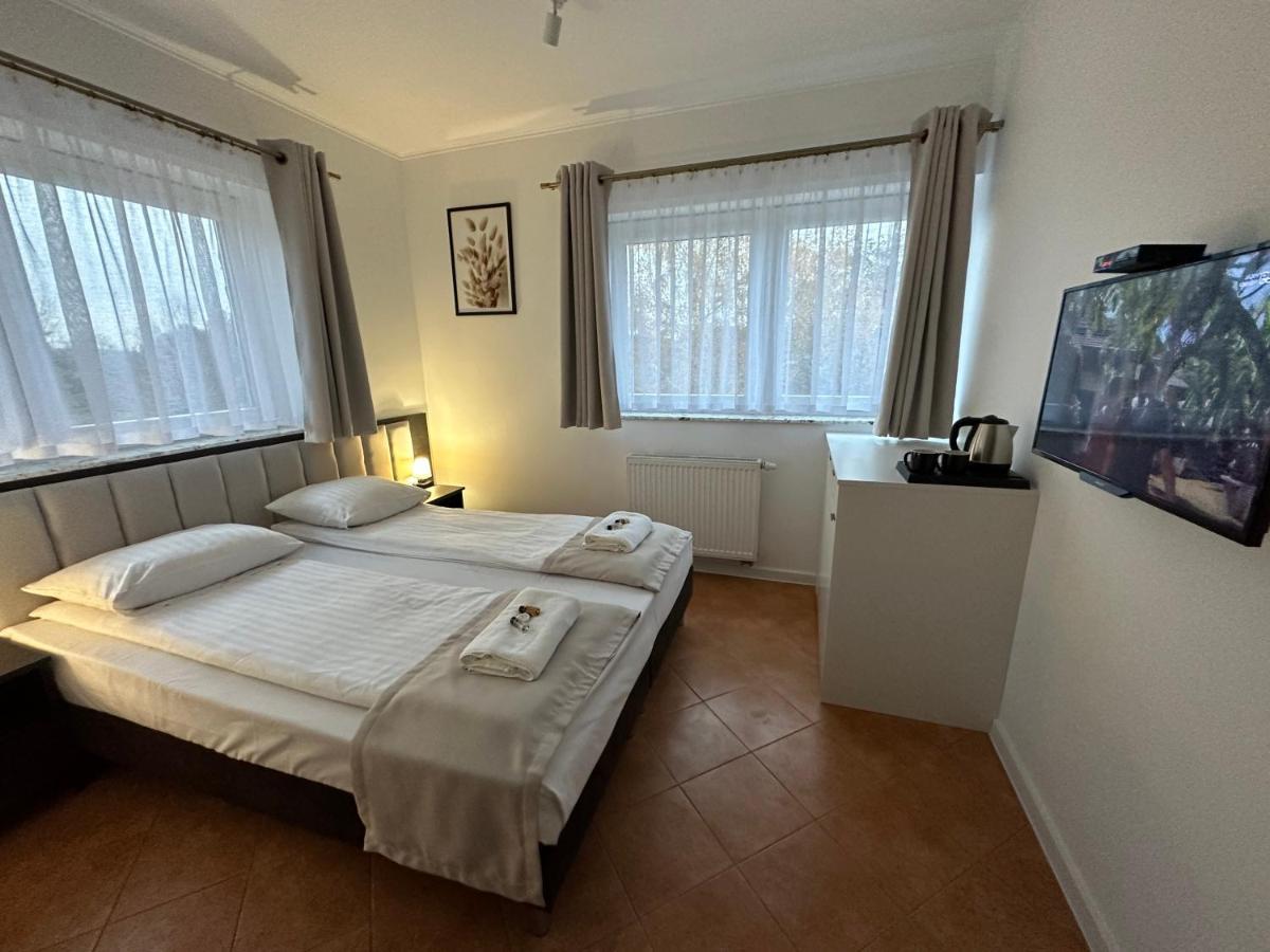 Pensjonat Nad Jeziorem Powidz  Buitenkant foto
